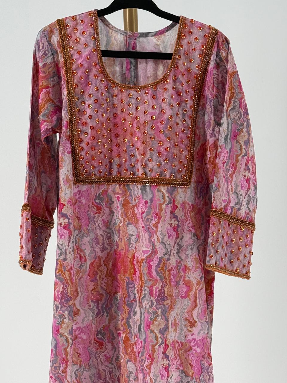 pink jalabiya